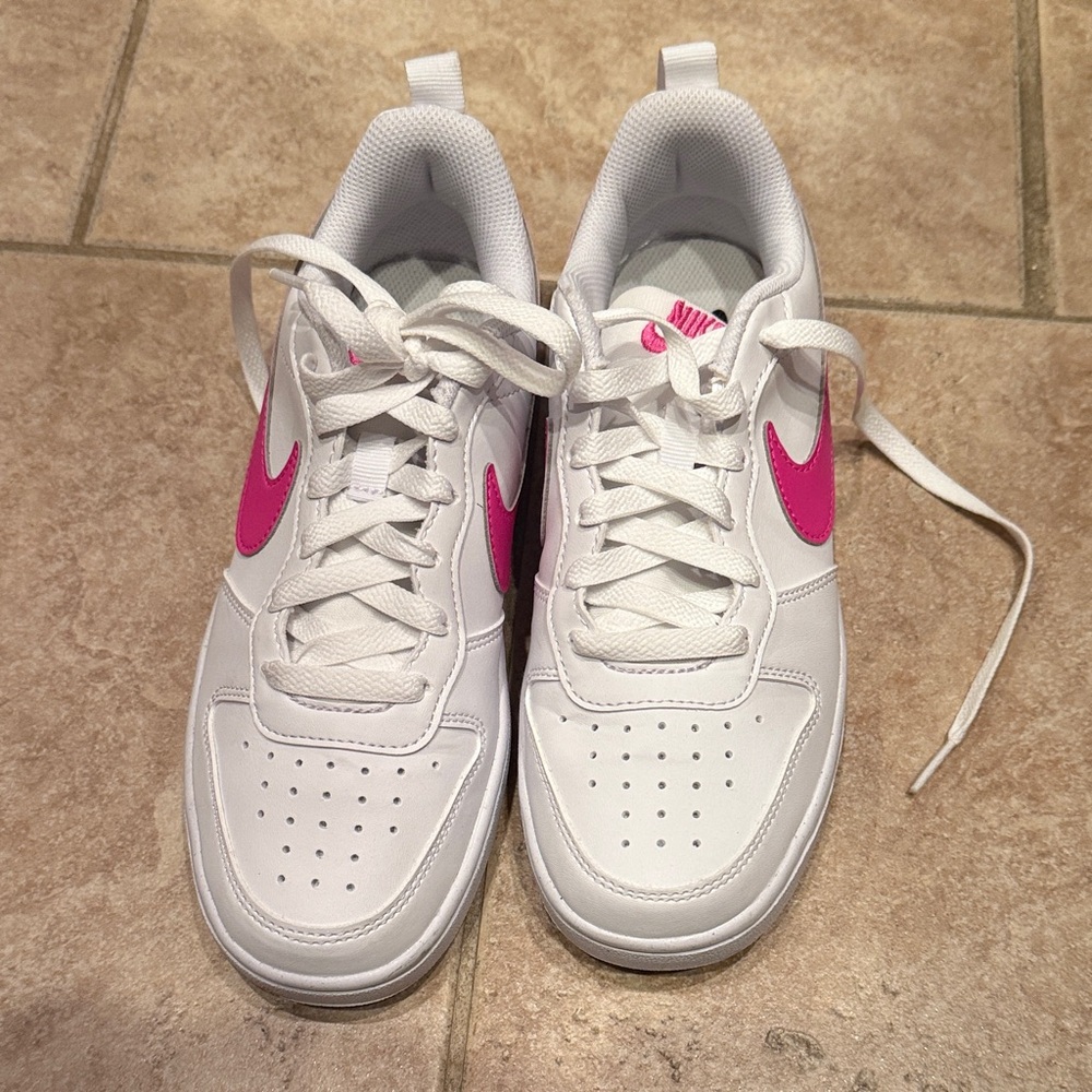 NIKE Youth/kids Court Borough Low Recraft White and Pink Sneakers size 4.5Y